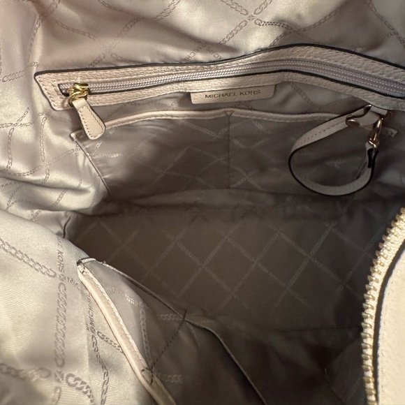 Pale pink Pebbled Leather MK Purse - Picture 10 of 11